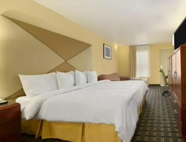 Days Inn by Wyndham Brunswick/St. Simons Area hotel detail image 3