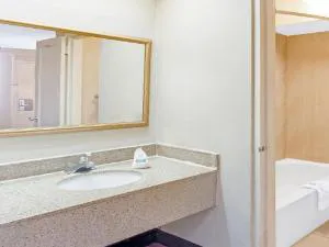 Travelodge by Wyndham Silver Spring hotel detail image 2