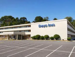 Days Inn by Wyndham Alexandria South hotel hero