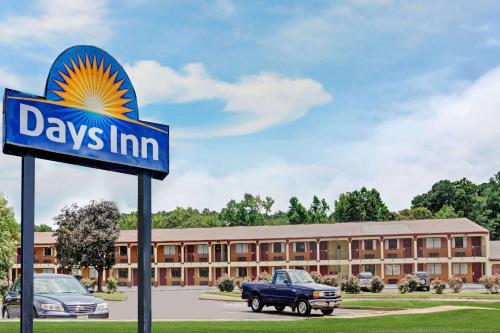 Days Inn by Wyndham Newport News hotel hero