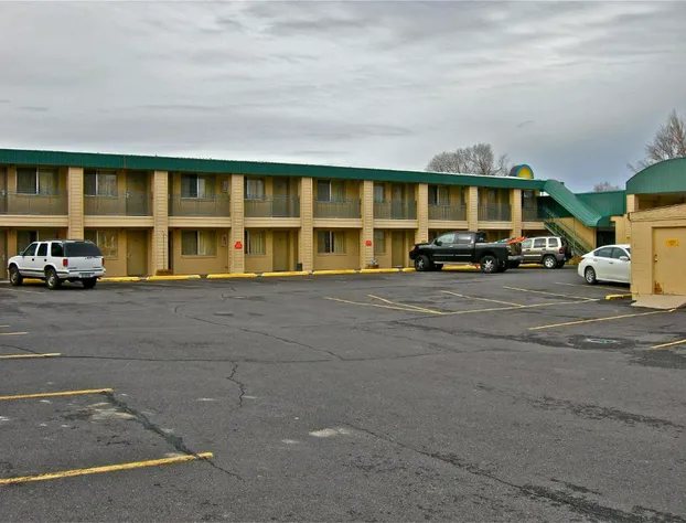 Days Inn by Wyndham Burns hotel detail image 1