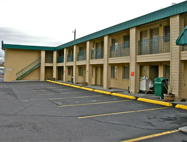 Days Inn by Wyndham Burns hotel detail image 4