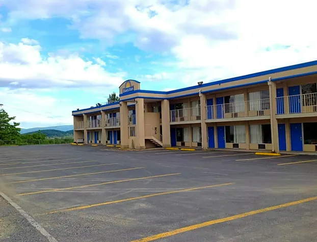 Days Inn by Wyndham Staunton hotel detail image 1