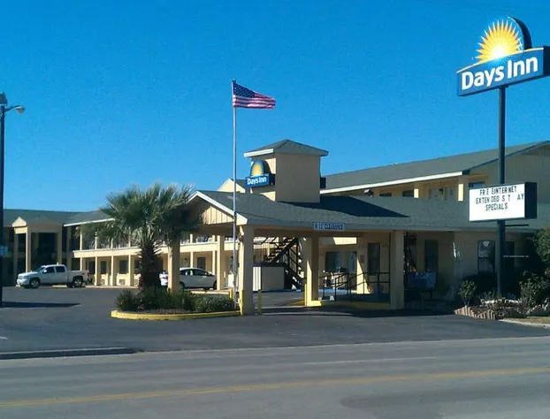 Days Inn by Wyndham Snyder hotel detail image 1