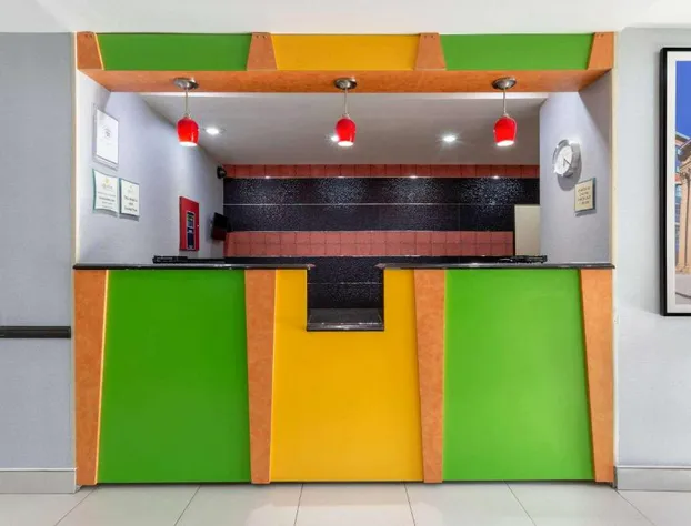 La Quinta Inn & Suites by Wyndham Columbus West - Hilliard hotel detail image 4