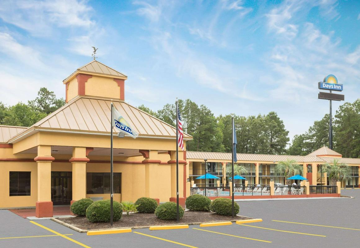 Days Inn by Wyndham Orangeburg South hotel hero