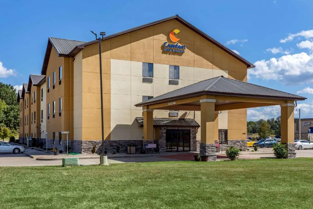 Comfort Inn & Suites Carbondale University Area hotel hero