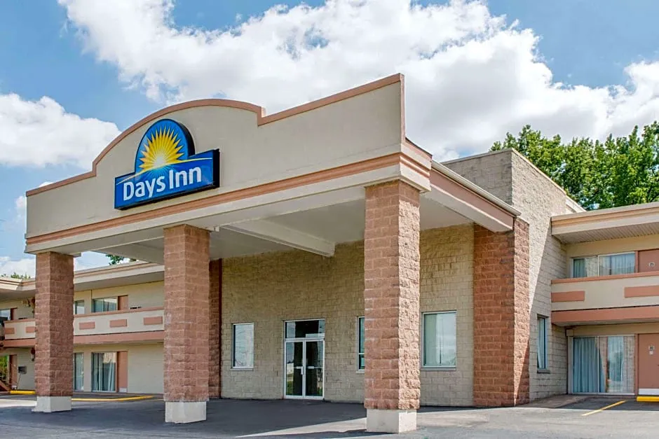 Days Inn by Wyndham St. Louis North hotel hero