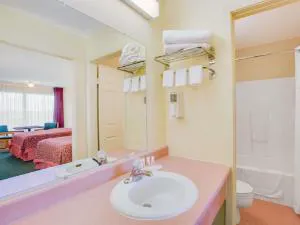 Days Inn by Wyndham Newport hotel detail image 1