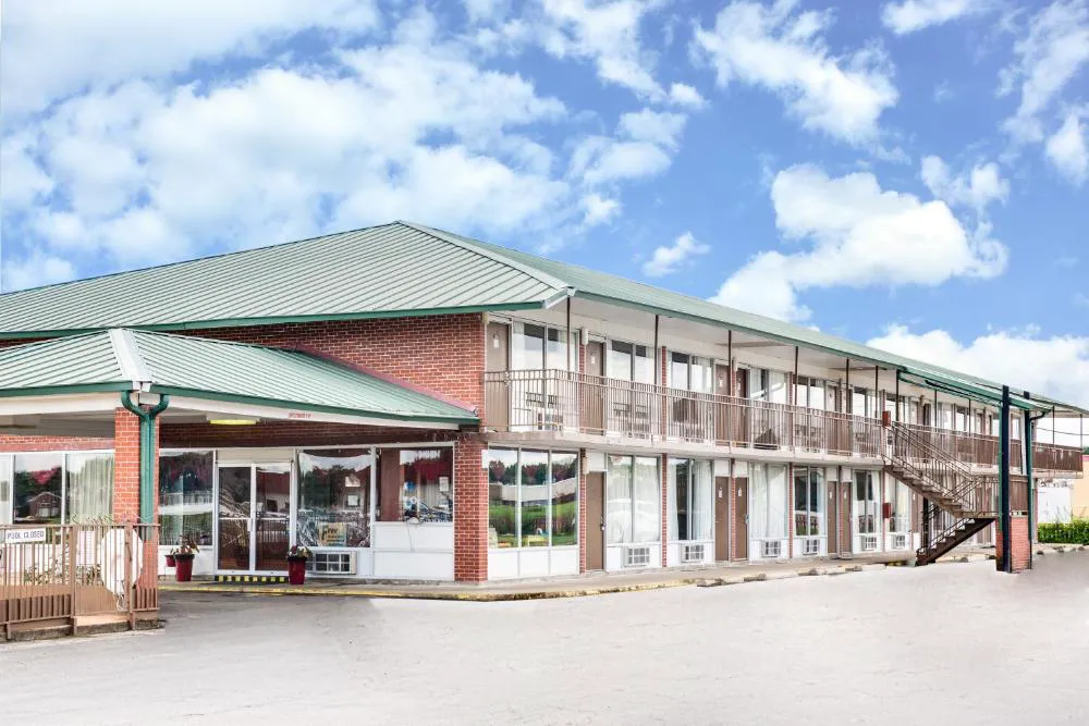 Days Inn by Wyndham Newport hotel hero