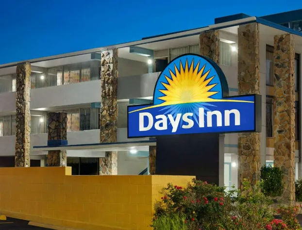 Days Inn by Wyndham Myrtle Beach-Beach Front hotel detail image 1