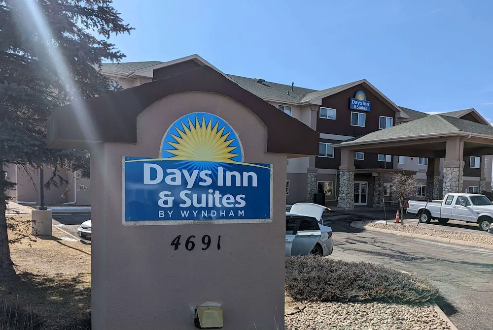 Days Inn & Suites by Wyndham Castle Rock hotel hero