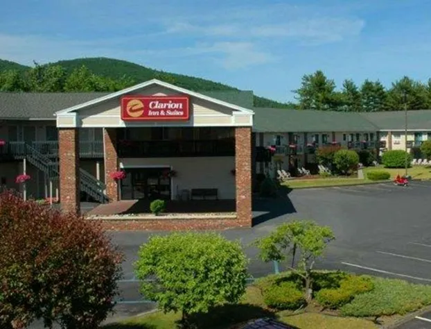 Clarion Inn & Suites at the Outlets of Lake George hotel detail image 1