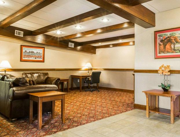 Clarion Inn & Suites at the Outlets of Lake George hotel detail image 4
