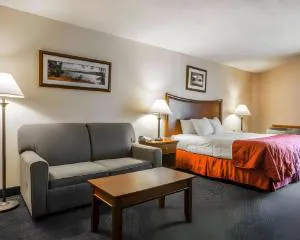 Clarion Inn & Suites at the Outlets of Lake George hotel detail image 3