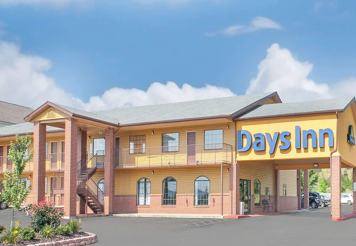 Days Inn by Wyndham Fayetteville hotel hero