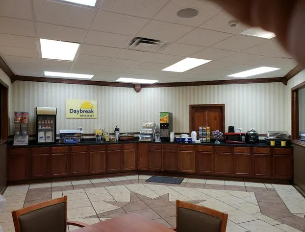 Days Inn by Wyndham Columbus-North Fort Moore hotel detail image 2