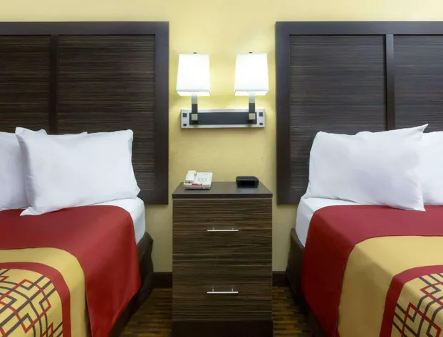 Days Inn by Wyndham Columbus-North Fort Moore hotel detail image 3