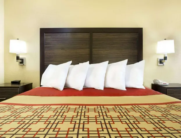 Days Inn by Wyndham Columbus-North Fort Moore hotel detail image 3