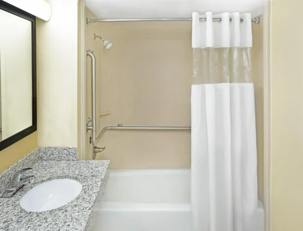Days Inn by Wyndham Columbus-North Fort Moore hotel detail image 4