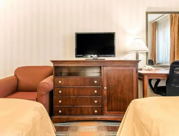 La Quinta Inn & Suites by Wyndham Miamisburg Dayton South hotel detail image 3