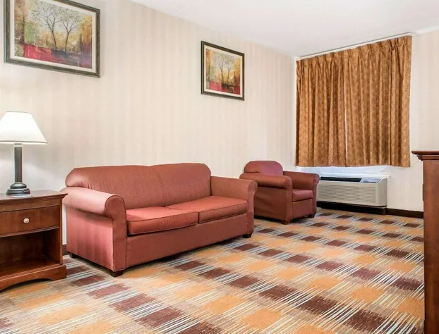 La Quinta Inn & Suites by Wyndham Miamisburg Dayton South hotel detail image 4