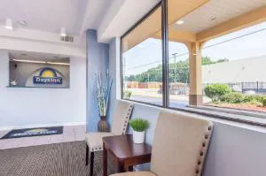 Days Inn by Wyndham Clinton hotel detail image 1