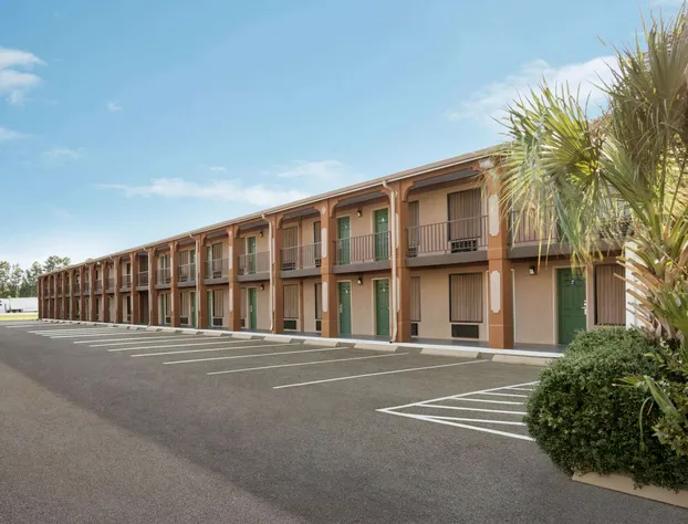 Days Inn by Wyndham Hardeeville/ I-95 State Line hotel detail image 1
