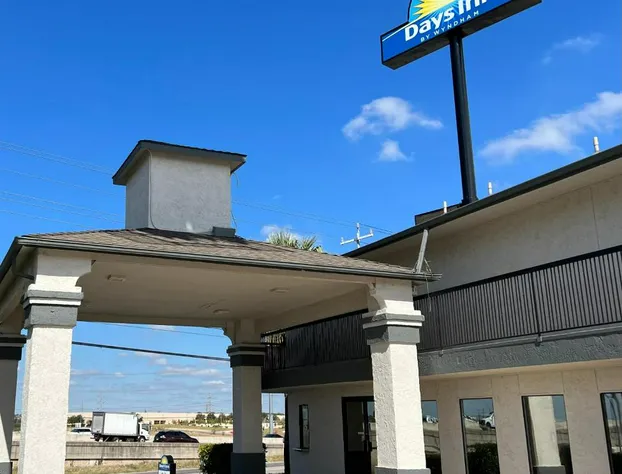 Days Inn by Wyndham San Antonio Morgan's Wonderland / IH-35 N hotel detail image 2