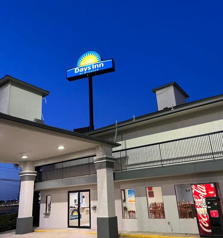 Days Inn by Wyndham San Antonio Morgan's Wonderland / IH-35 N hotel hero