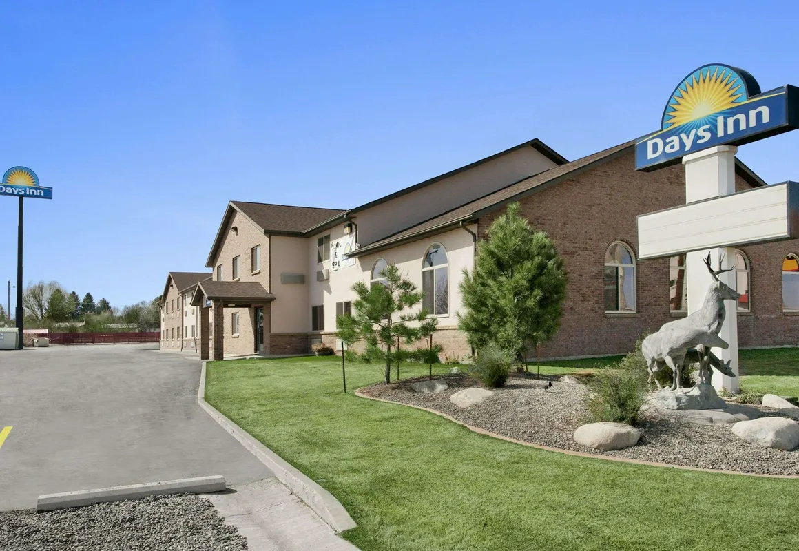 Days Inn by Wyndham Sheridan hotel hero