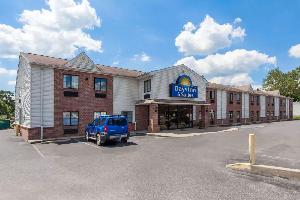 Days Inn & Suites by Wyndham Cambridge hotel hero