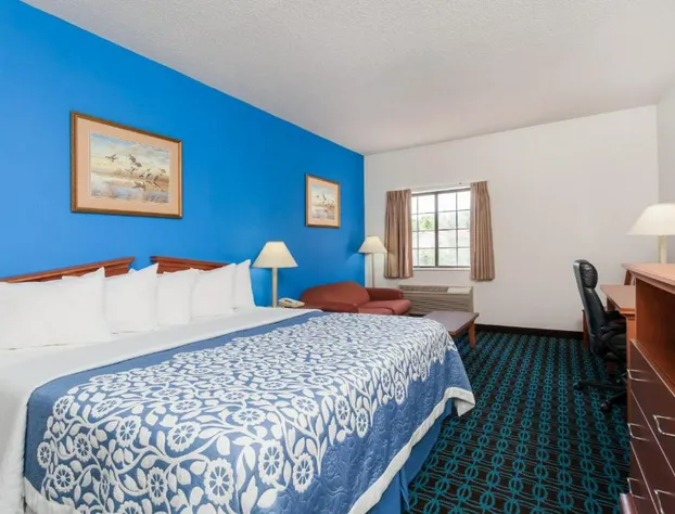 Days Inn & Suites by Wyndham Cambridge hotel detail image 4