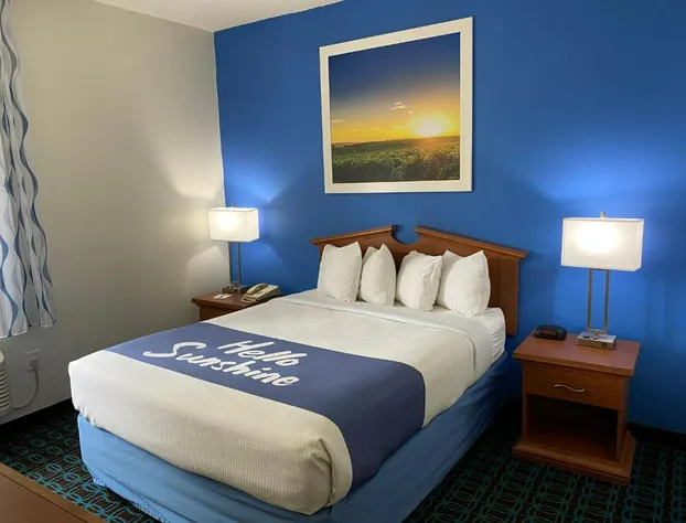 Days Inn & Suites by Wyndham Cambridge hotel detail image 3