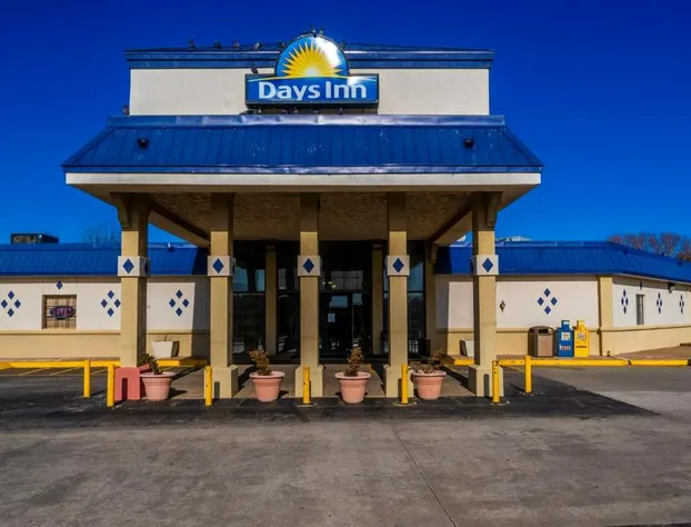 Days Inn by Wyndham Clinton hotel detail image 2