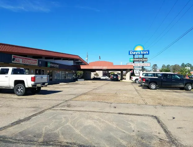 Days Inn by Wyndham Leesville hotel detail image 1