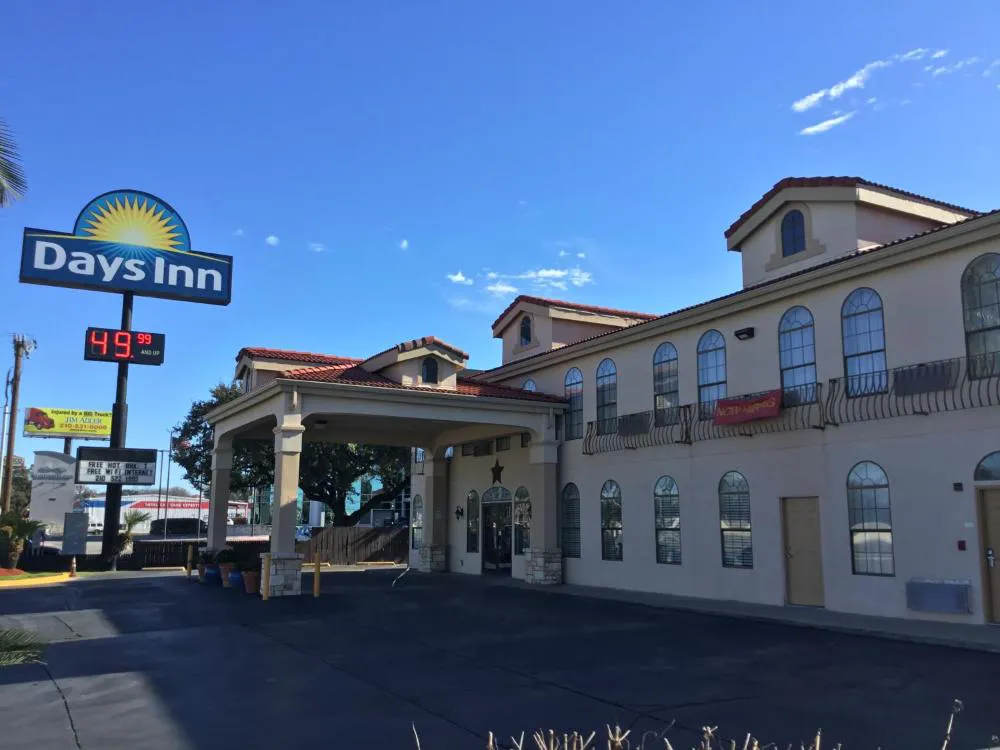 Days Inn by Wyndham Near Seaworld San Antonio hotel hero