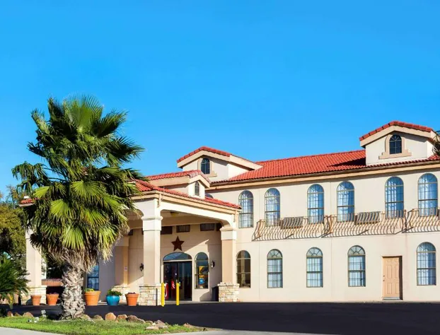 Days Inn by Wyndham Near Seaworld San Antonio hotel detail image 3