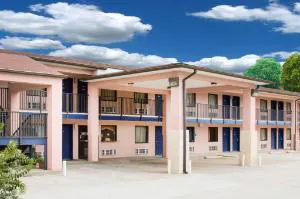 Days Inn by Wyndham Camilla hotel hero