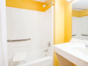 Days Inn by Wyndham Camilla hotel detail image 2