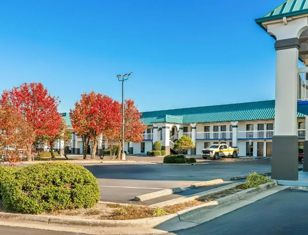 Days Inn by Wyndham Saint Pauls hotel detail image 1