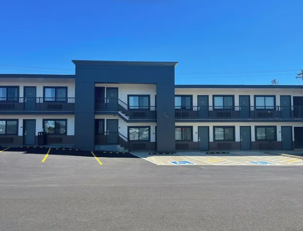 Seven Seas Inn & Suites hotel detail image 1