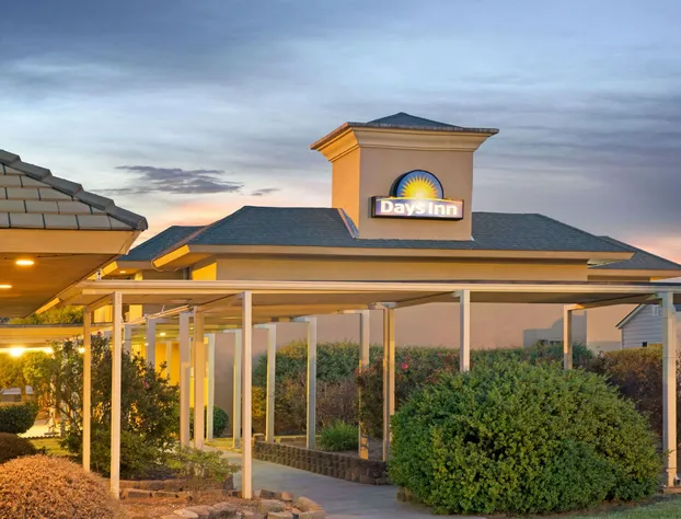 Days Inn by Wyndham Charlotte/Woodlawn Near Carowinds hotel detail image 1