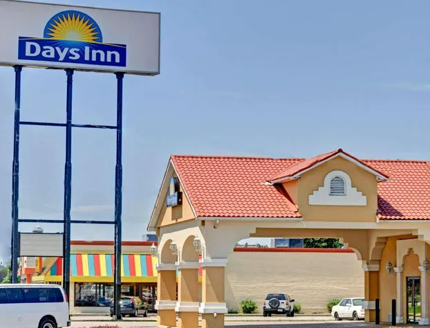 Days Inn by Wyndham Louisville Airport Fair and Expo Center hotel detail image 1