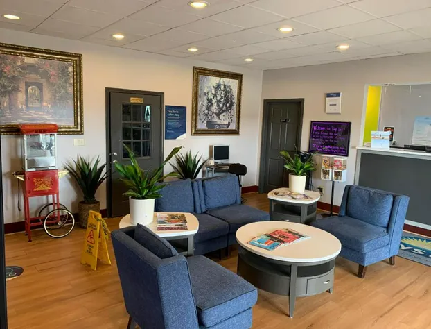 Days Inn by Wyndham Louisville Airport Fair and Expo Center hotel detail image 2