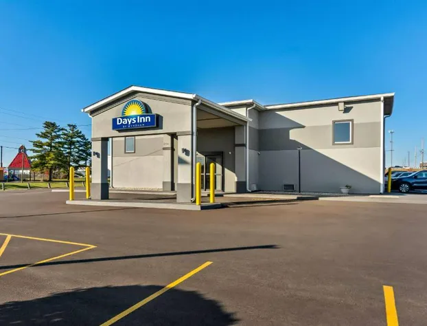 Days Inn by Wyndham Indianapolis East Post Road hotel detail image 1