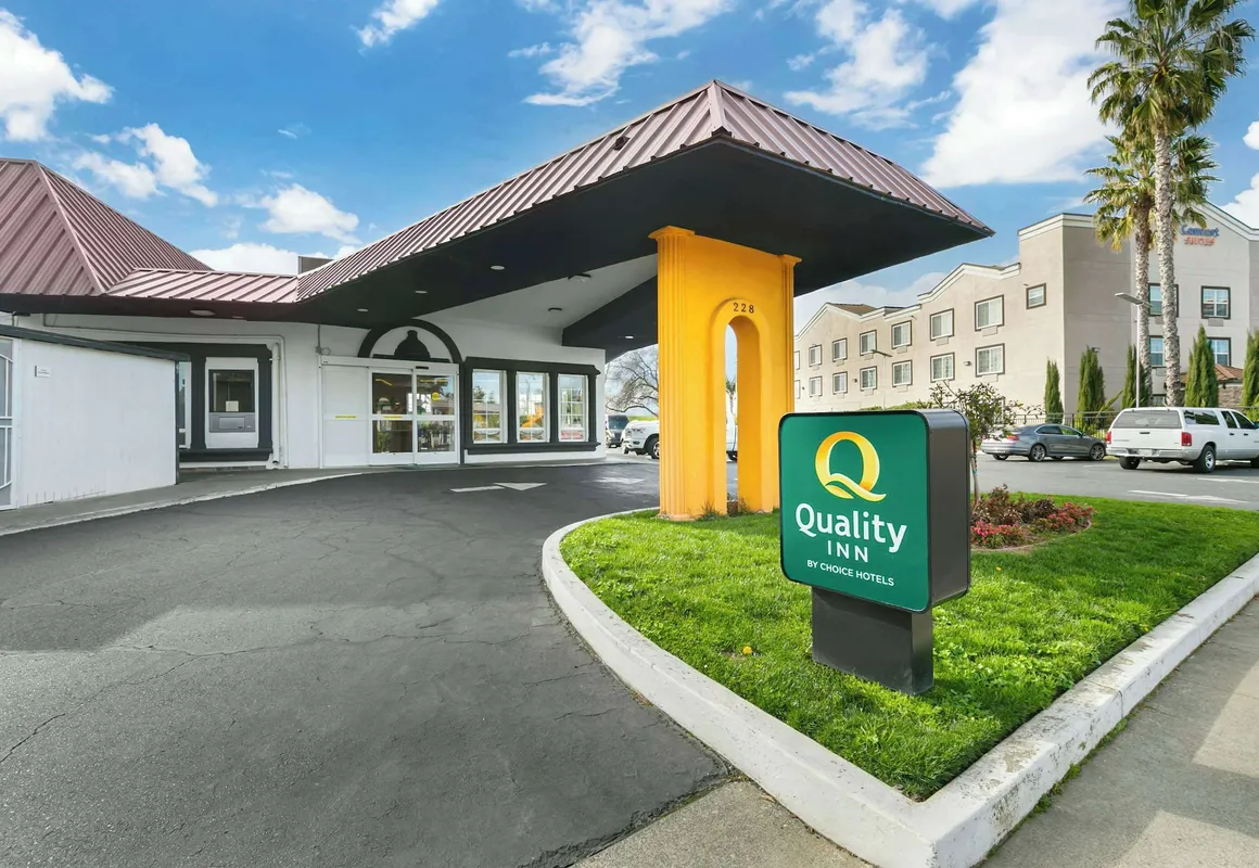 Quality Inn & Suites Sacramento Downtown Area hotel hero