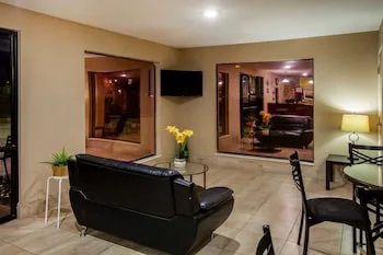 Days Inn by Wyndham Sulphur LA hotel detail image 2