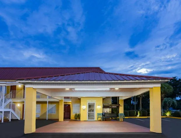 Days Inn by Wyndham Barnwell hotel detail image 2