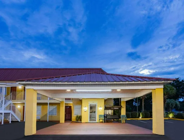 Days Inn by Wyndham Barnwell hotel detail image 2